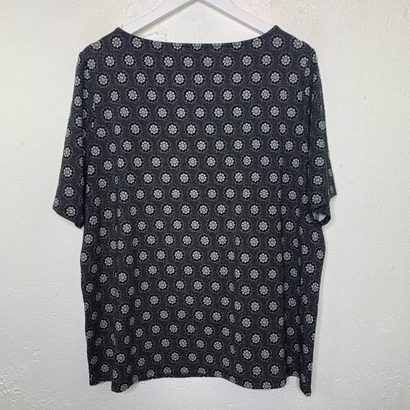 Talbots Floral Print T-Shirt Tee Snowflake Black White Boatneck Short Sleeve 2X - Picture 7 of 7